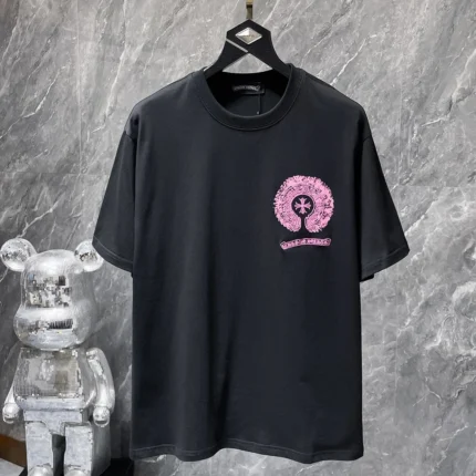 Pink Spray Horseshoe Black T-Shirt
