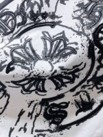 Cross Charm Spray Print Horseshoe White T-Shirt - Image 4