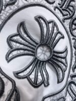 Monochrome Horseshoe Logo White T-Shirt - Image 4